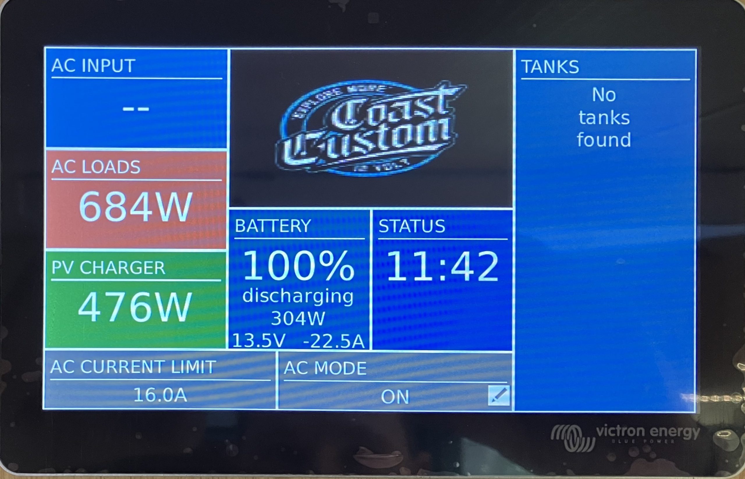 Bushtracker Caravan: Victron Touch70 Display