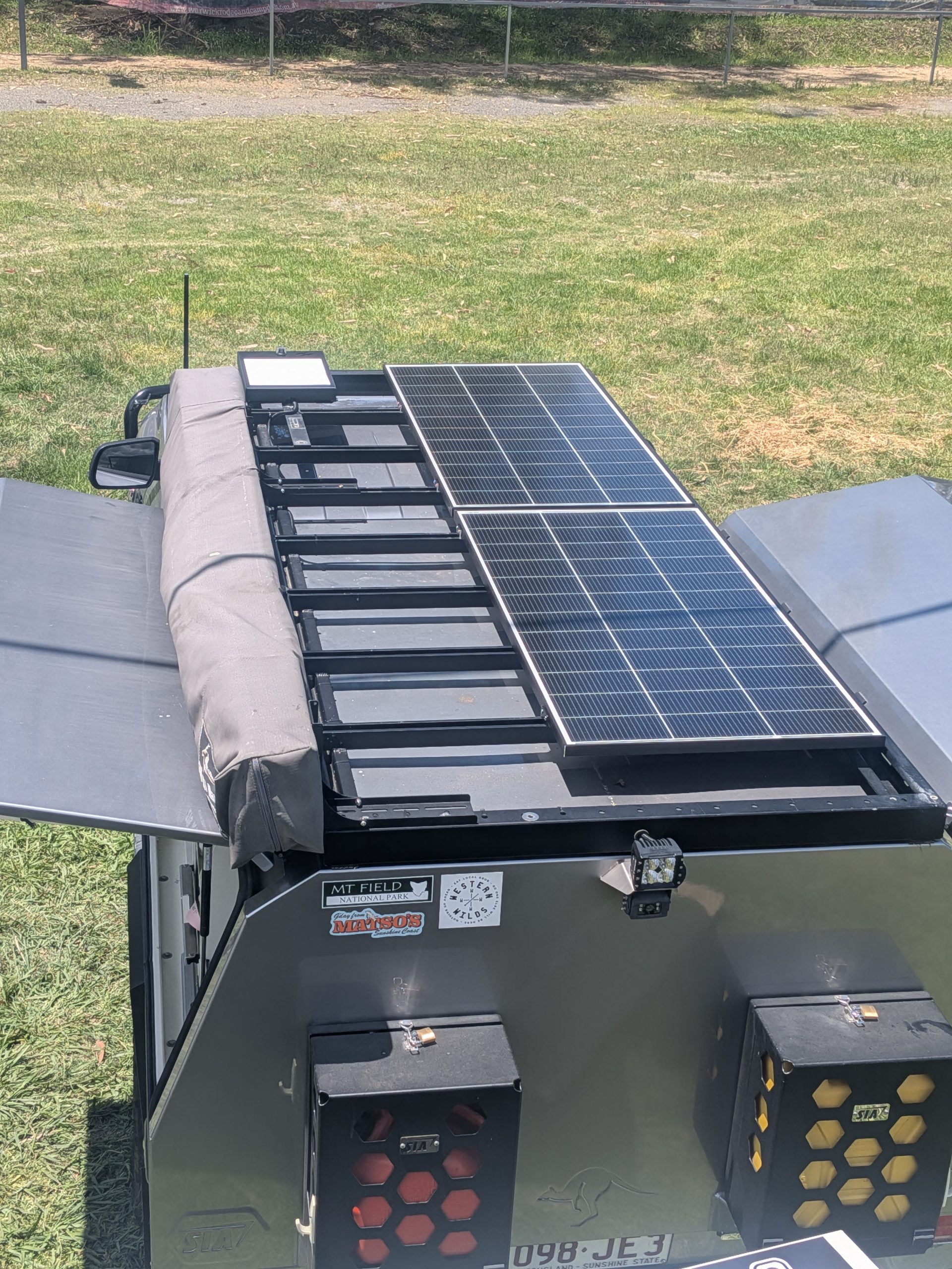 Ford Ranger: 400w Solar Starlink Mini