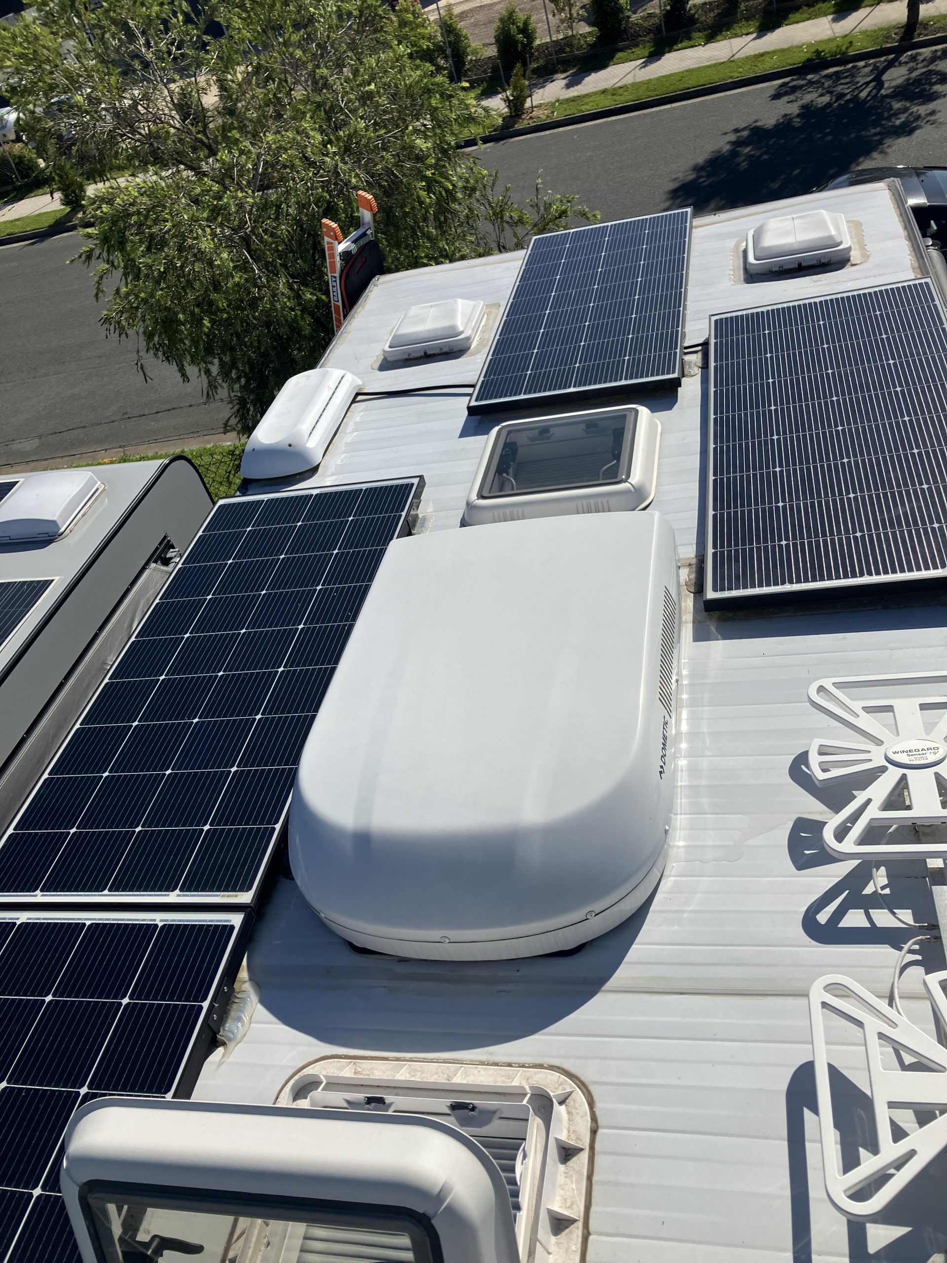 Fortitude Caravan: 800w Solar Panel Upgrade