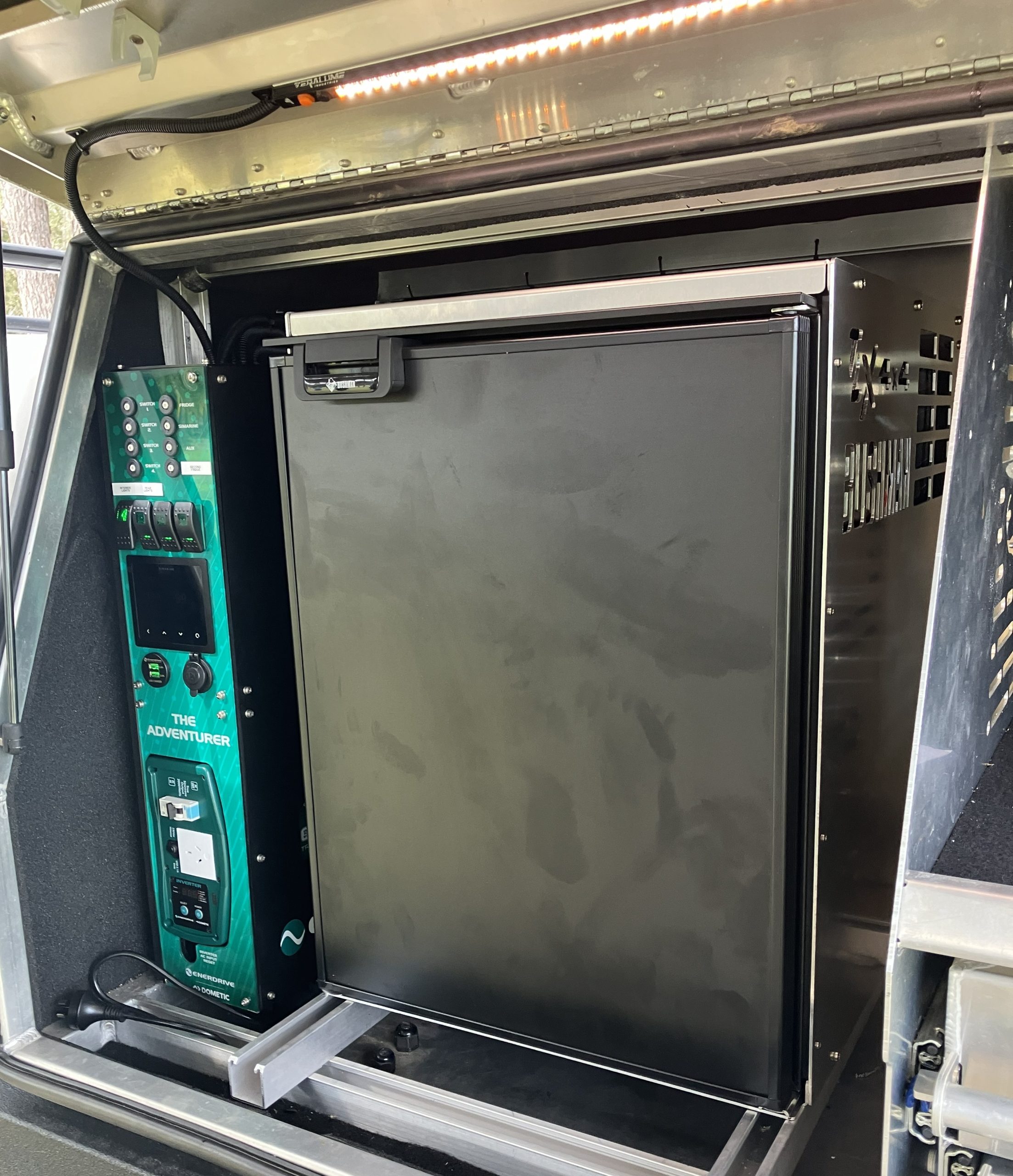 Isuzu Dmax: Canopy Fitout Enerdrive Powerpaul Lithium 8