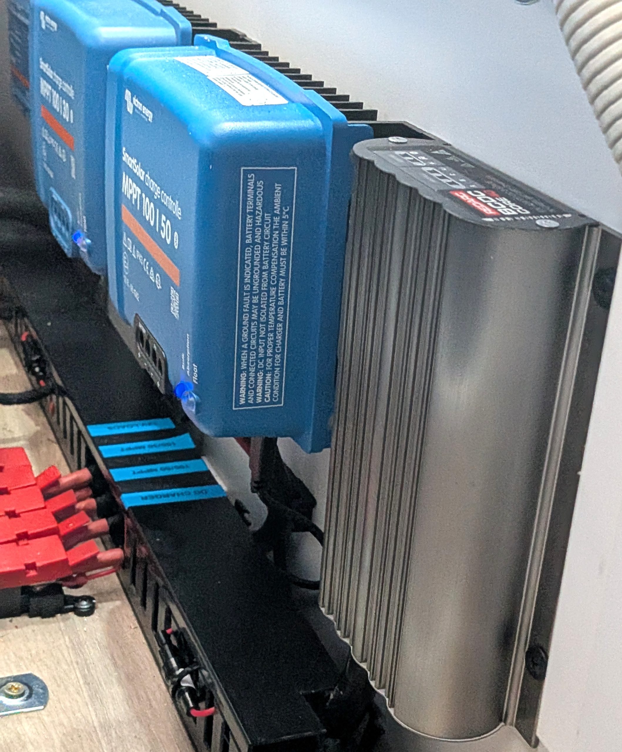 Network RV Caravan: Offgrid Victron Redarc