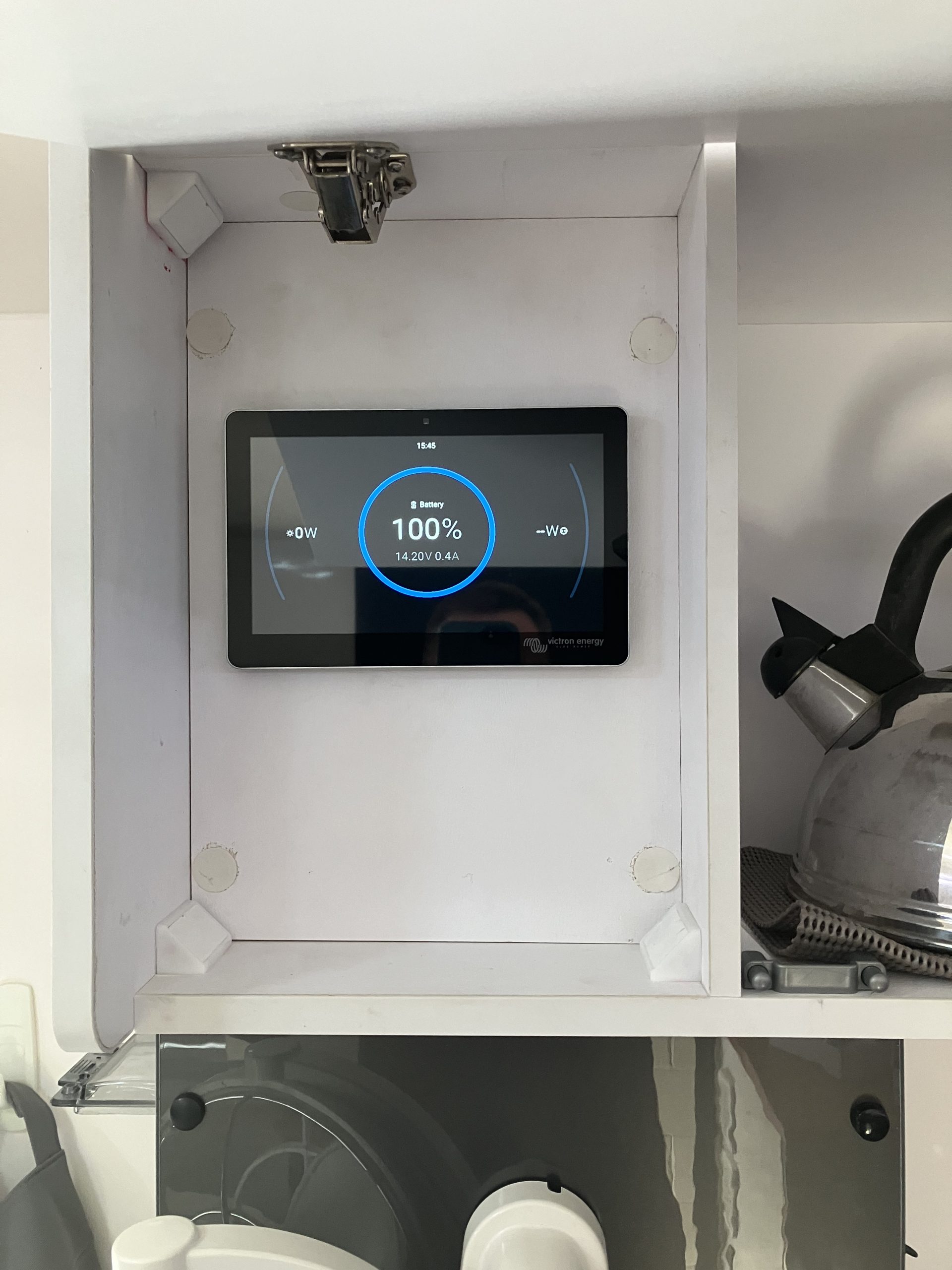 Titan Blackhawk Van: Victron Touch70 Offgrid System