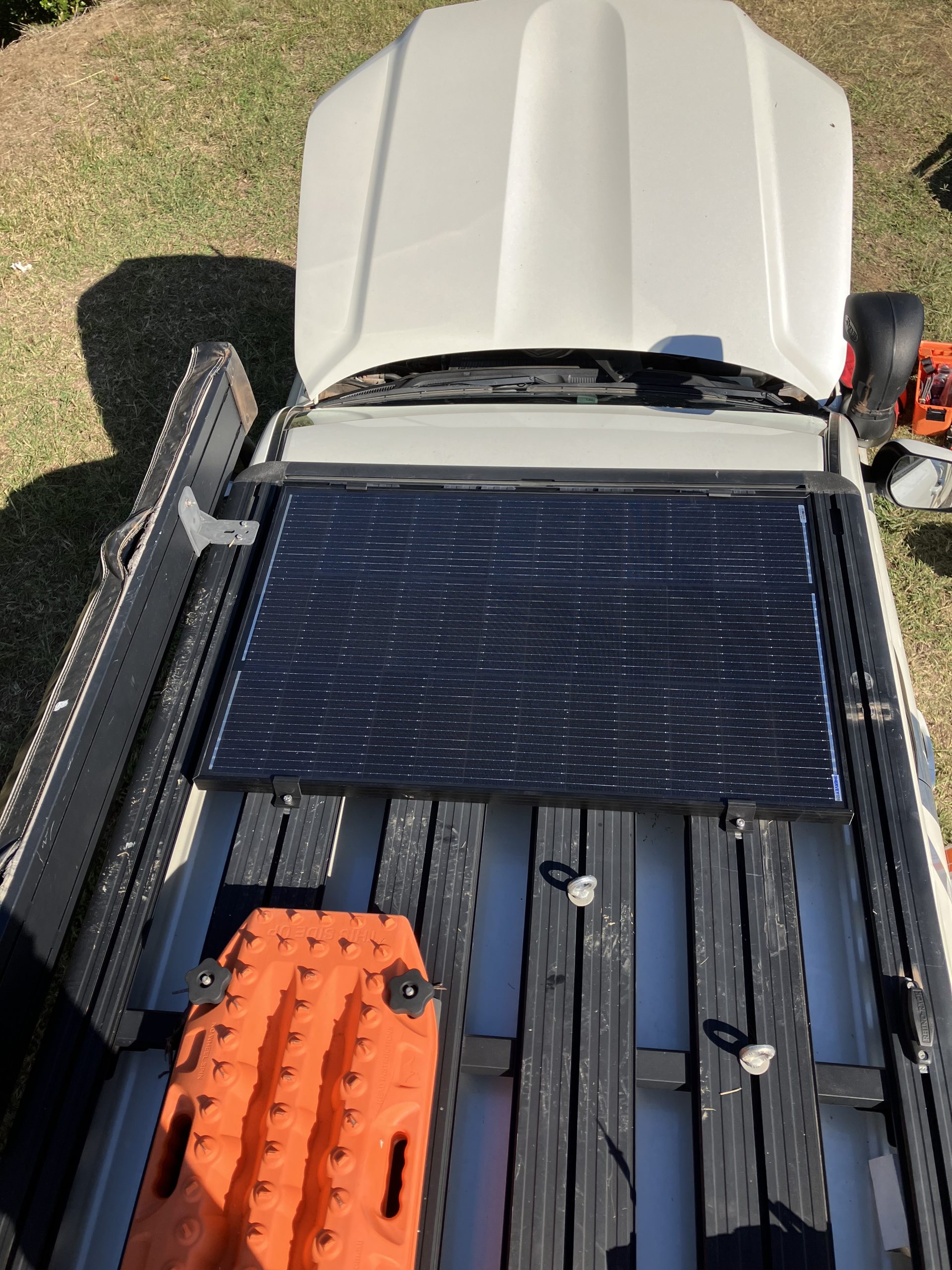 Toyota 200 Series Landcruiser: Dual Battery System 12v Solar