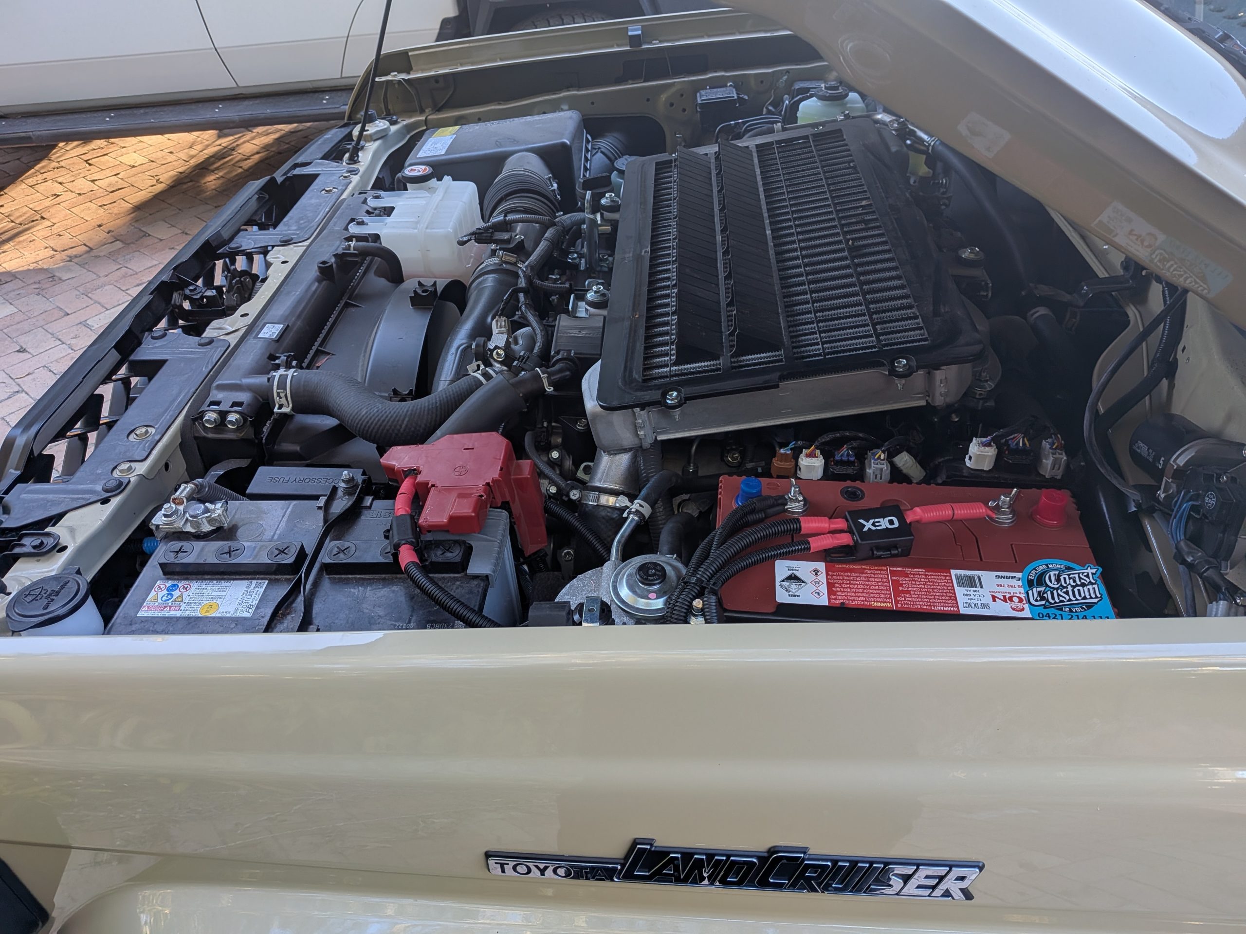 Dual battery system in a Toyota Landcruiser