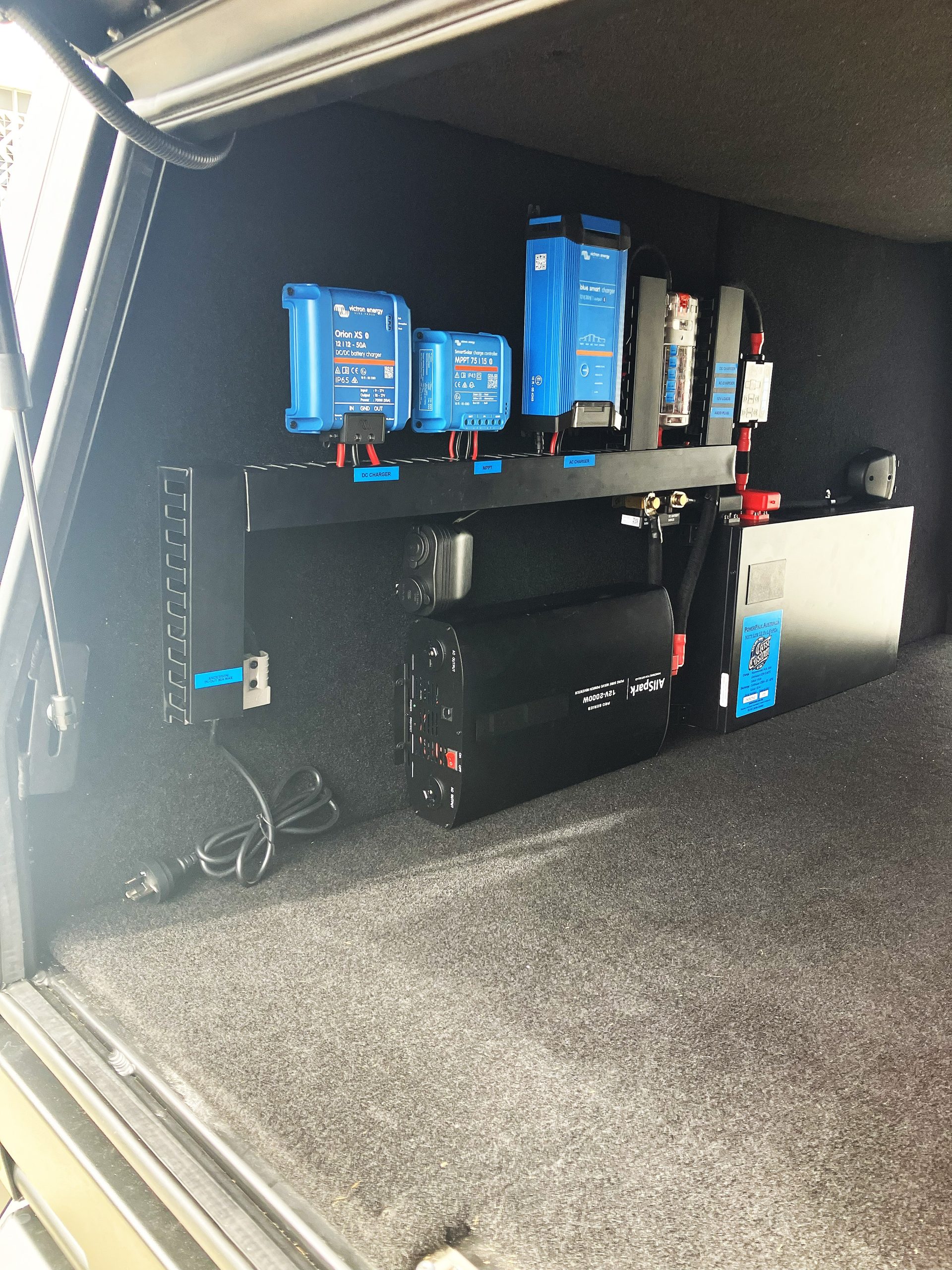 Toyota Hilux: Canopy Fitout Victron Powerpaul Lithium
