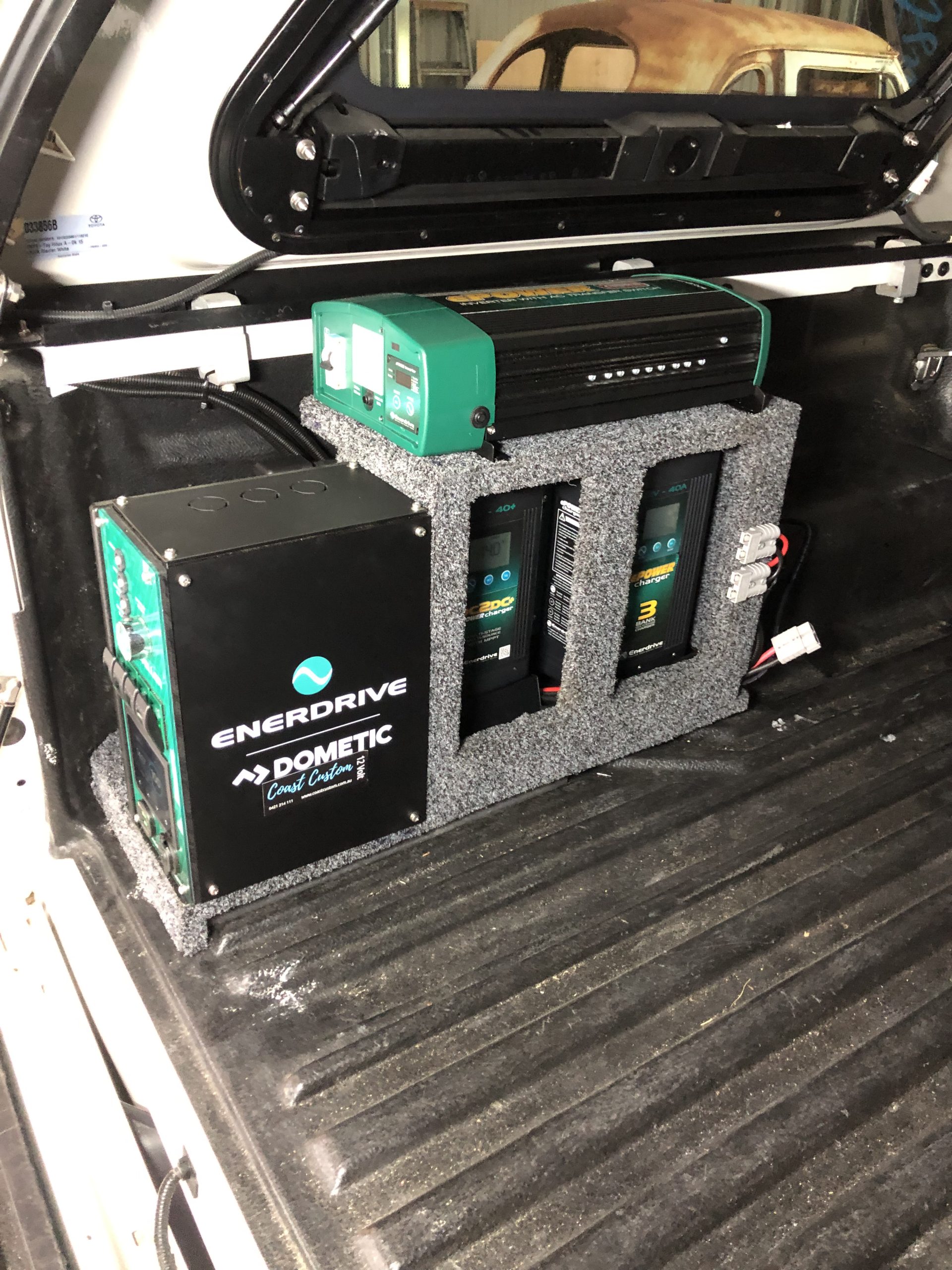 Toyota Hilux: Enerdrive Traveller Custom Lithium Solar 2600w Inverter