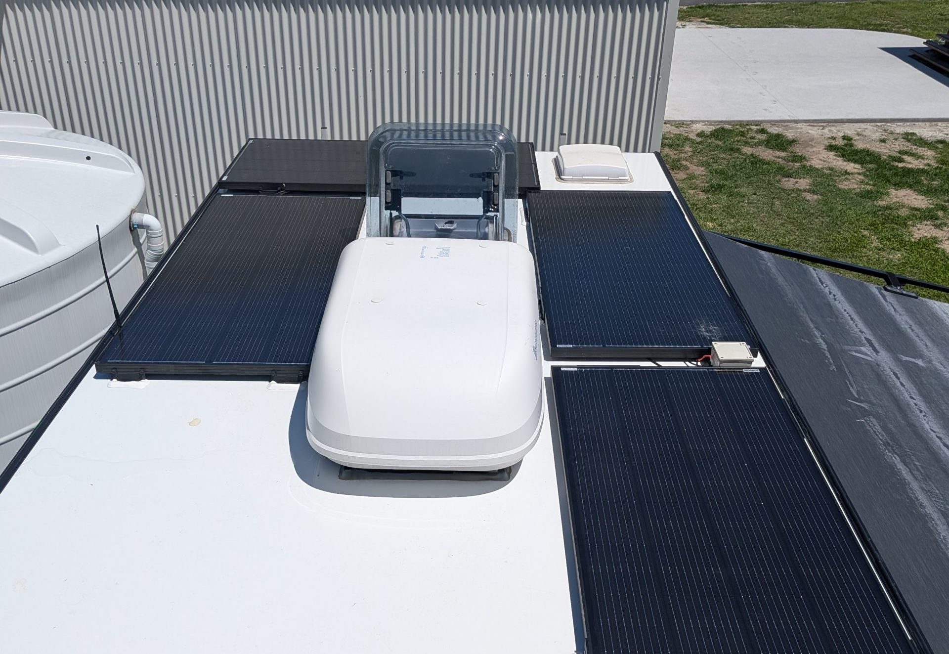 snowy-river-src21_800w-solar-panel-upgrade_coast-custom-12-volt
